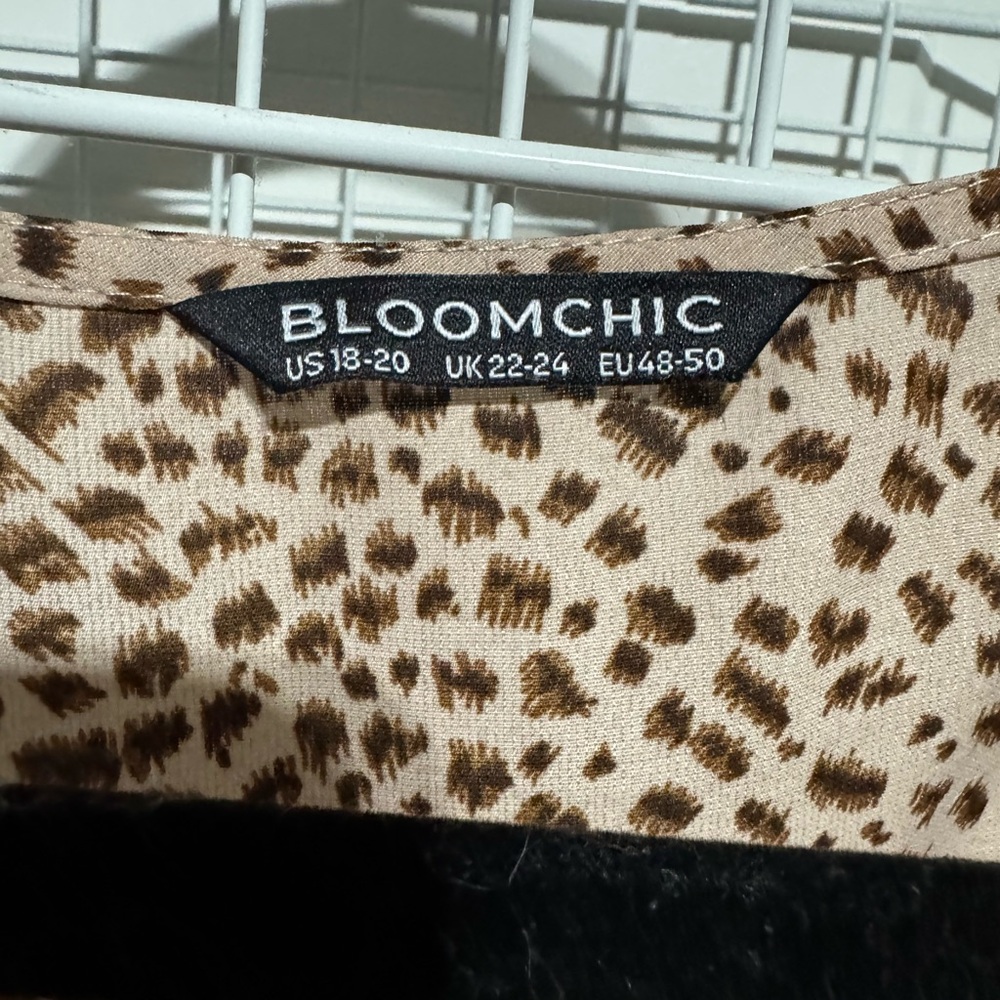 BloomChic 18-20 2XL Flowy Leopard Print Wrap Dress - Picture 4 of 5